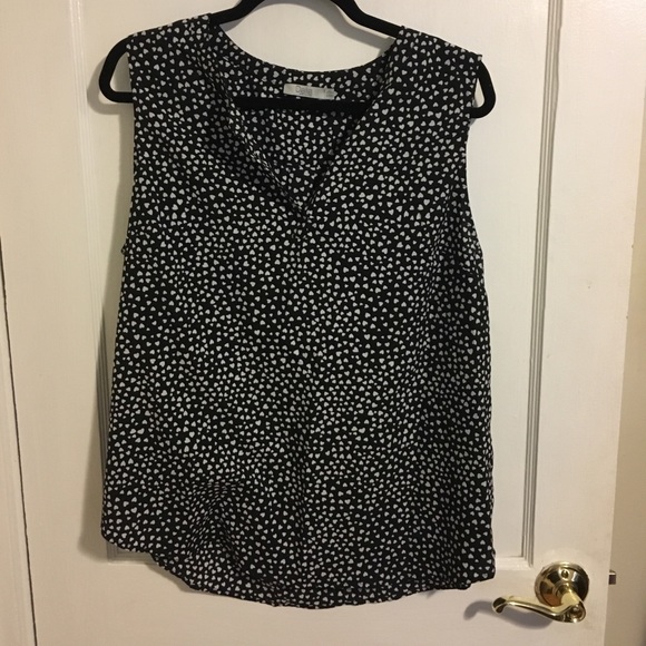 Dalia Tops - Dalia black & white heart print sleeveless blouse